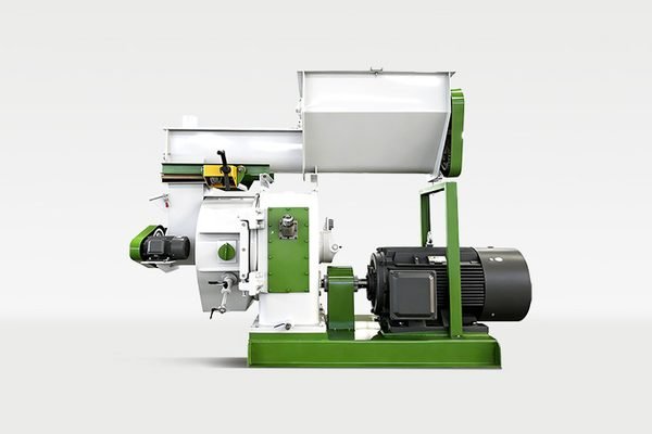 Poultry manure pellet machine for making organic fertilizer pellets from chicken manure